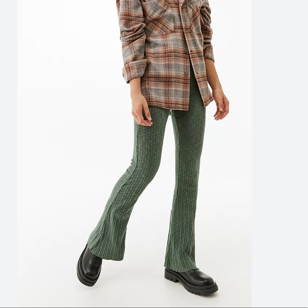 UO Rosie Ribbed High-Waisted Flare Pant